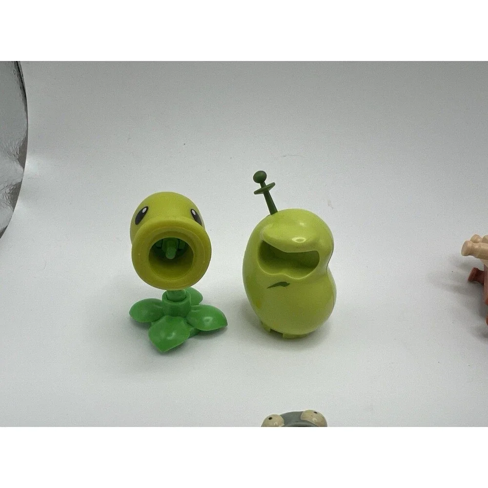 Lot Of Plants Vs Zombies K’Nex pieces Knex